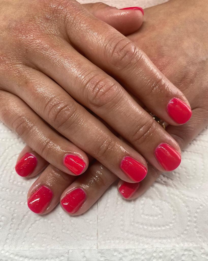 short-coral-nails